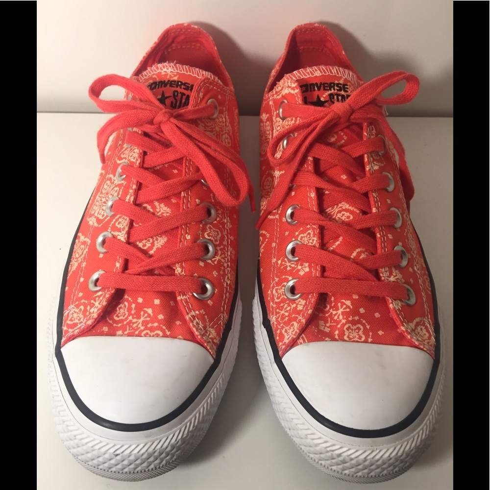 Women’s converse coral Paisley low top size 10